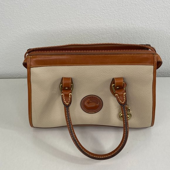 Dooney and bourke cream handbag 2025